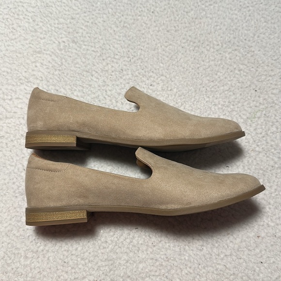 Universal Threads Ladies Suede-Like Tan Loafers, NWOT’s, Size 9.5 - Picture 5 of 9
